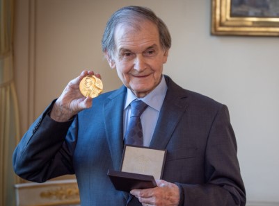 Roger-Penrose-Nobel-prize Roger Penrose, Nobel Prize 2020 Roger Penrose showing his Nobel Prize medal. © Nobel Prize Outreach. Photo: Fergus Kennedy