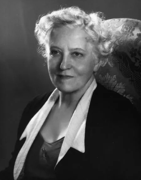 Sigrid Schultz, 1930. Portrait photo by Charles Leon. Sigrid Schultz, 1930. Portrait photo by Charles Leon.